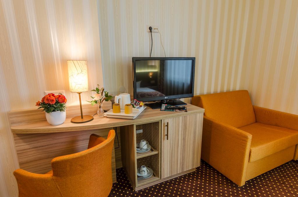 Hotel Alte Post Lehrte Luaran gambar