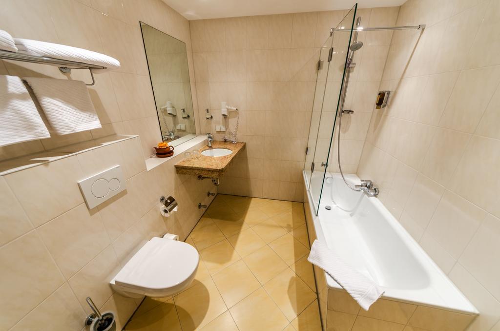 Hotel Alte Post Lehrte Luaran gambar